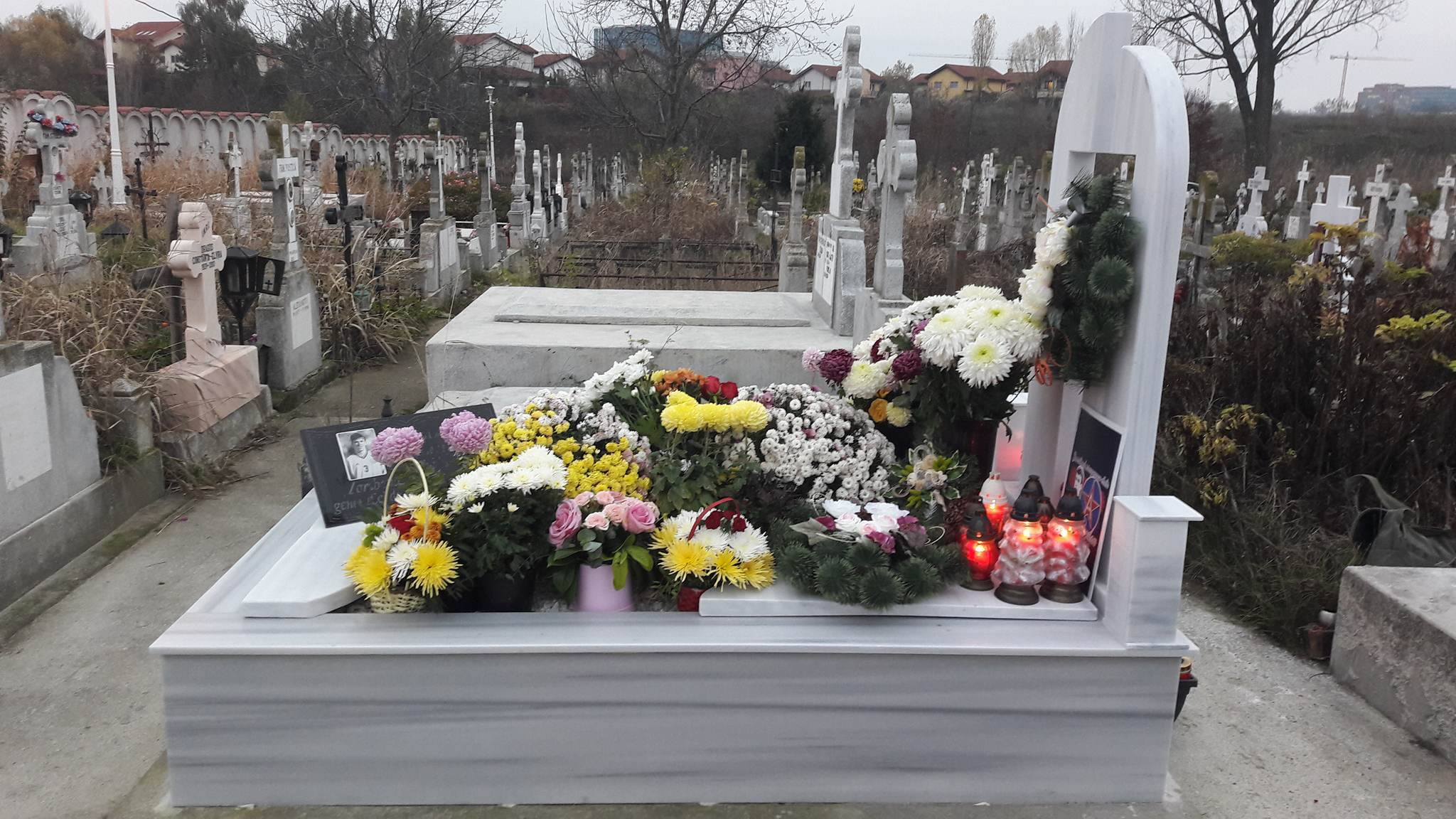 Un an de la moartea lui Daniel Prodan. Placheta comemorativă de pe mormântul lui Didi te lasă fără cuvinte | GALERIE FOTO