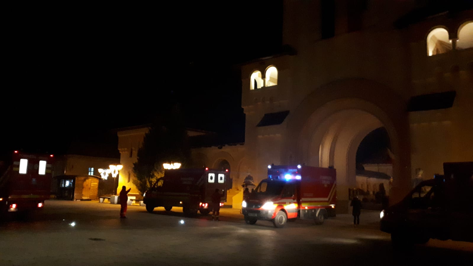 VIDEO&FOTO/ 22 de elevi, din Olt, găsiți dormind în Catedrala Încoronării din Alba Iulia, din lipsa cazării. UPDATE: Inspectoratul s-a autosesizat