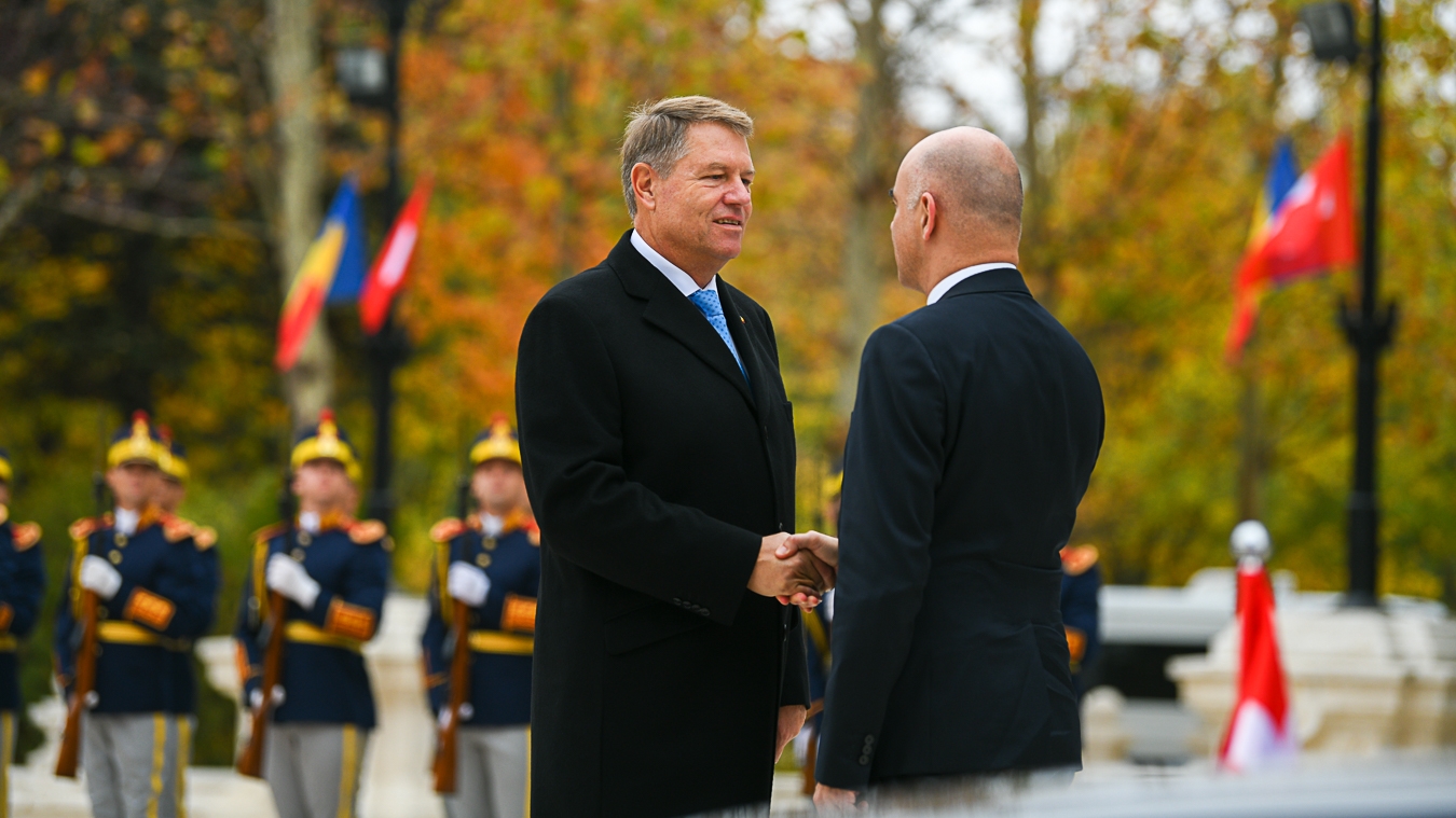 FOTO. Cetăţenii români nu vor mai avea restricţii pe piaţa muncii din Elveţia, începând cu 2019. Anunţul lui Klaus Iohannis