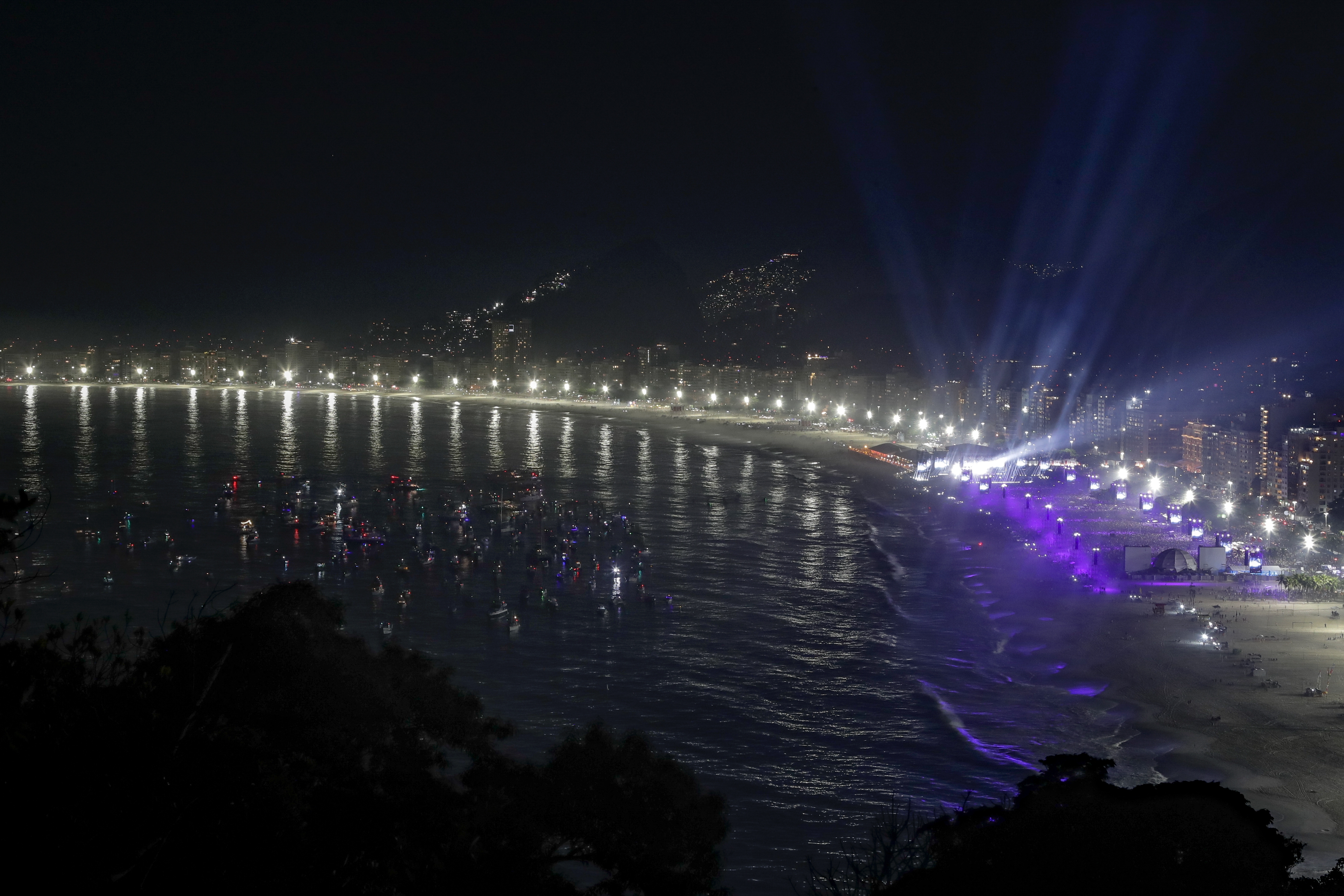 „CopacaDonna”. Madonna, concert cu 1,6 milioane de spectatori, pe plaja de la Rio de Janeiro | VIDEO