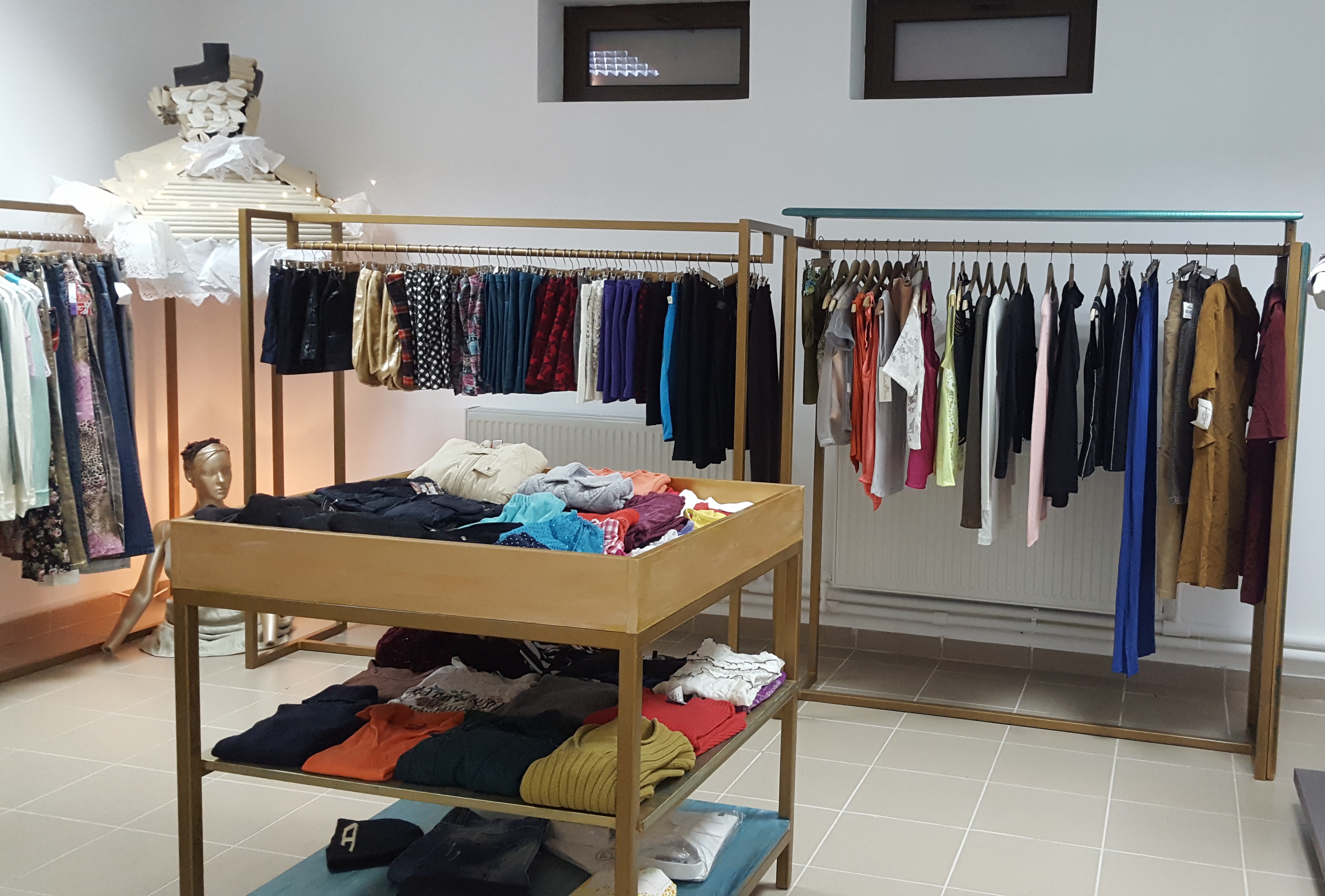 VIDEO/ S-a deschis magazinul unde iei mâncarea pe puncte, pe baza muncii în folosul comunității