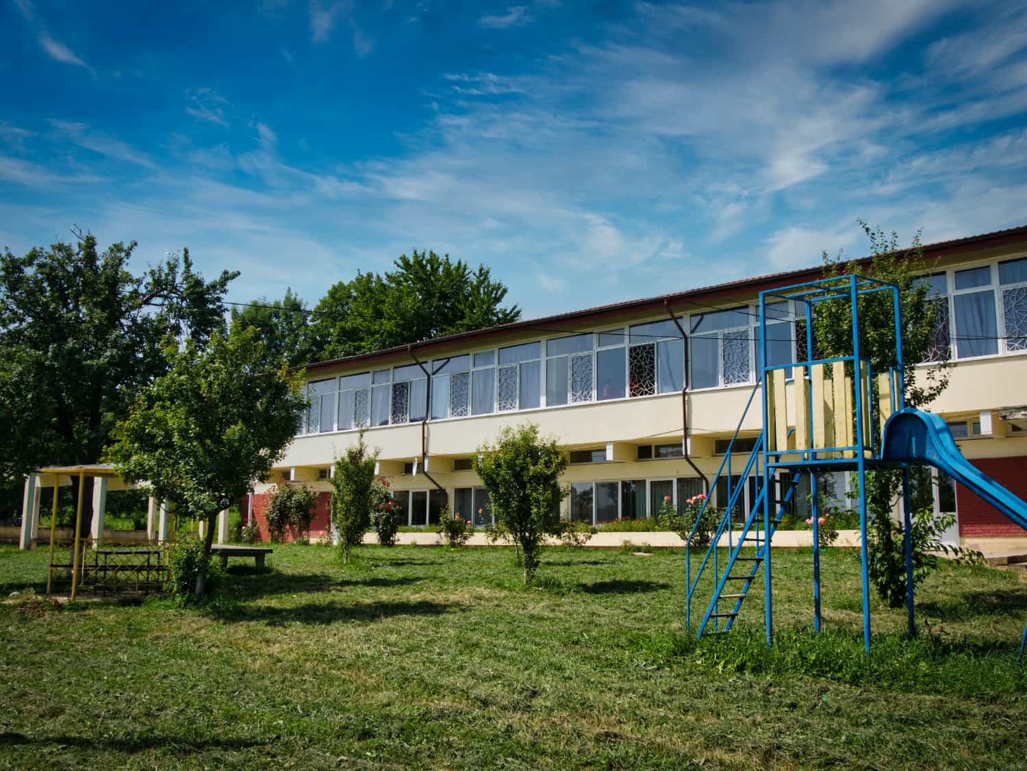 Raport al Avocatului Poporului despre Spitalul de Psihiatrie Voila: Pacienți legați cu orele, saloane folosite ca și celule de detenție, tragedia de la „Supraveghere” 