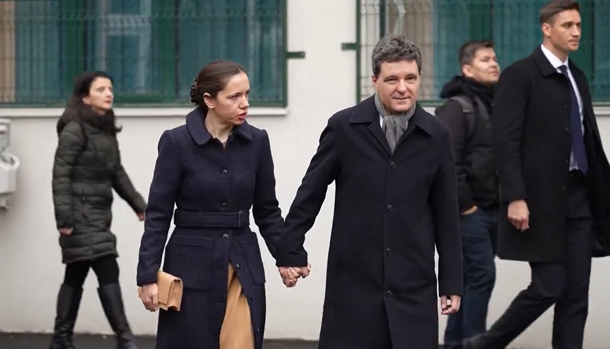 Mirabela Grădinaru, asortată din cap până în picioare la alegerile pentru Primăria București. Cum s-a îmbrăcat prima-doamnă