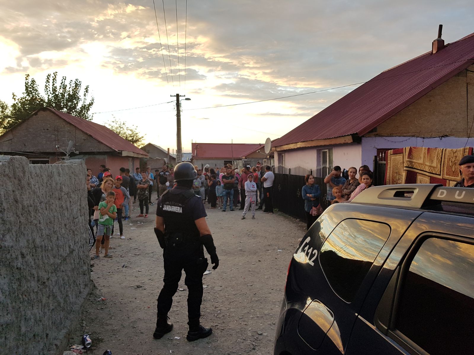 UPDATE | Patru persoane reținute după o bătaie între două clanuri rivale de romi, în Buzău