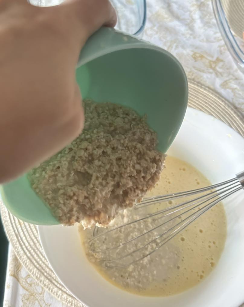 Gabriela Firea a intrat în bucătărie și a gătit tartă cu ovăz și afine. Cum se prepară rețeta ei: „Ușor de făcut, puține calorii”