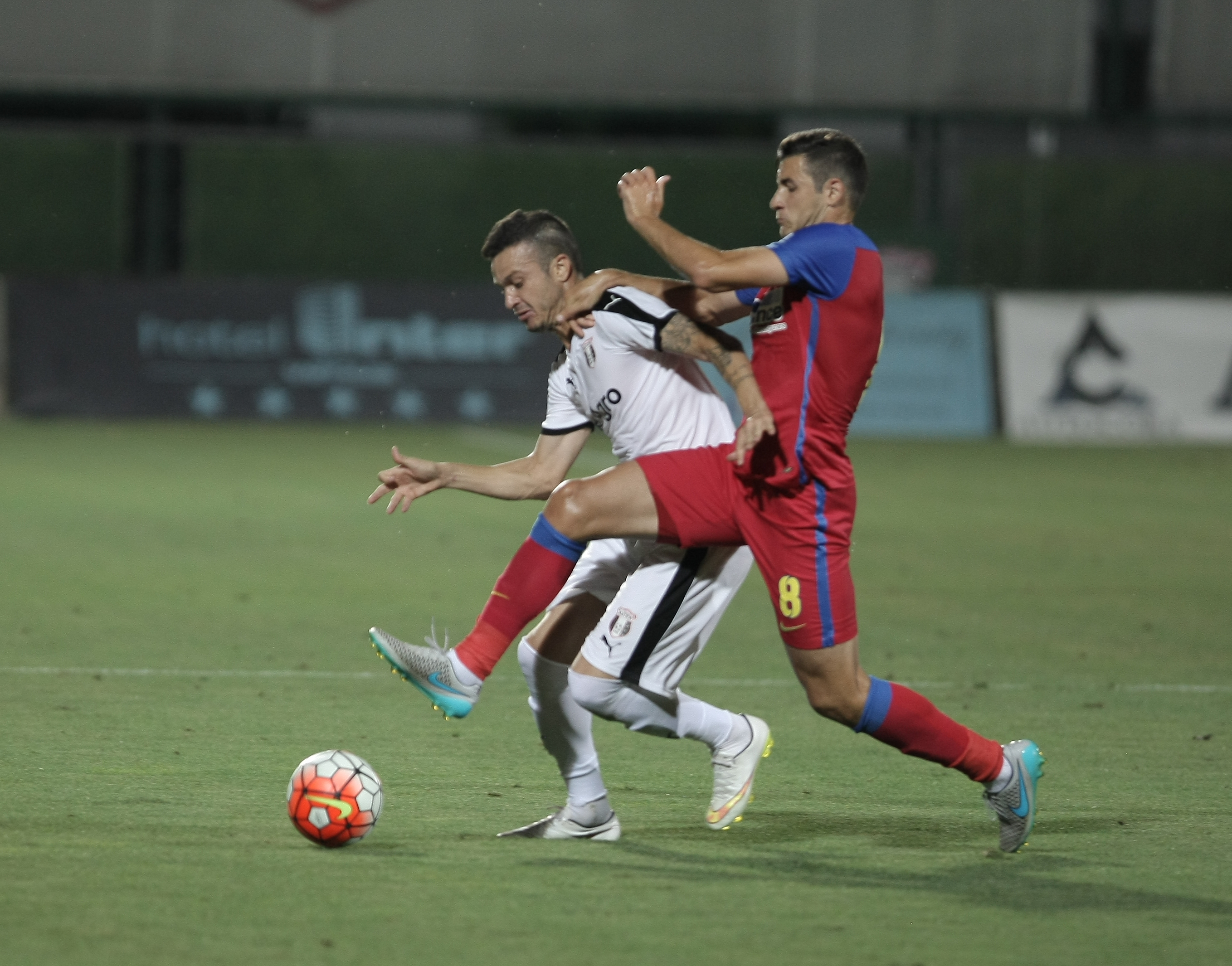 Liga I: Astra  - Steaua 2-0. N-au mers cu Steaua, au fost cu Astra! Trei goluri anulate campioanei en-titre de brigada lui Colțescu! ^Campioana, gafă de amatori: legitimația lui Muniru!