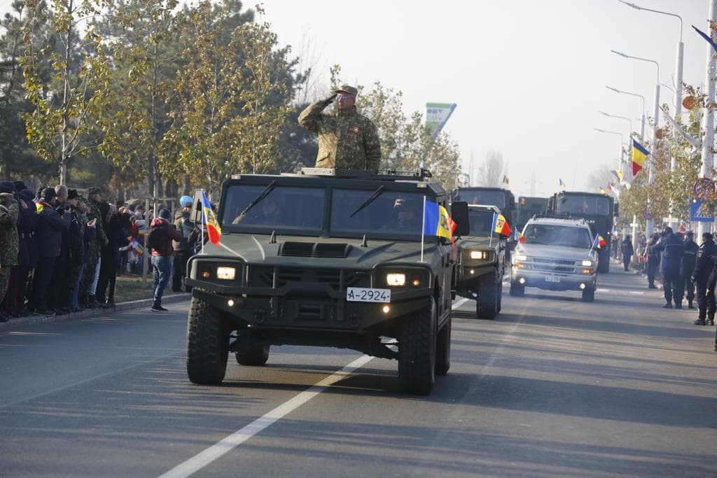 GALERIE FOTO/ Un militar de la Buzău a avut nevoie de îngrijiri medicale de 1 Decembrie. I s-a făcut rău cel mai probabil din cauza gerului