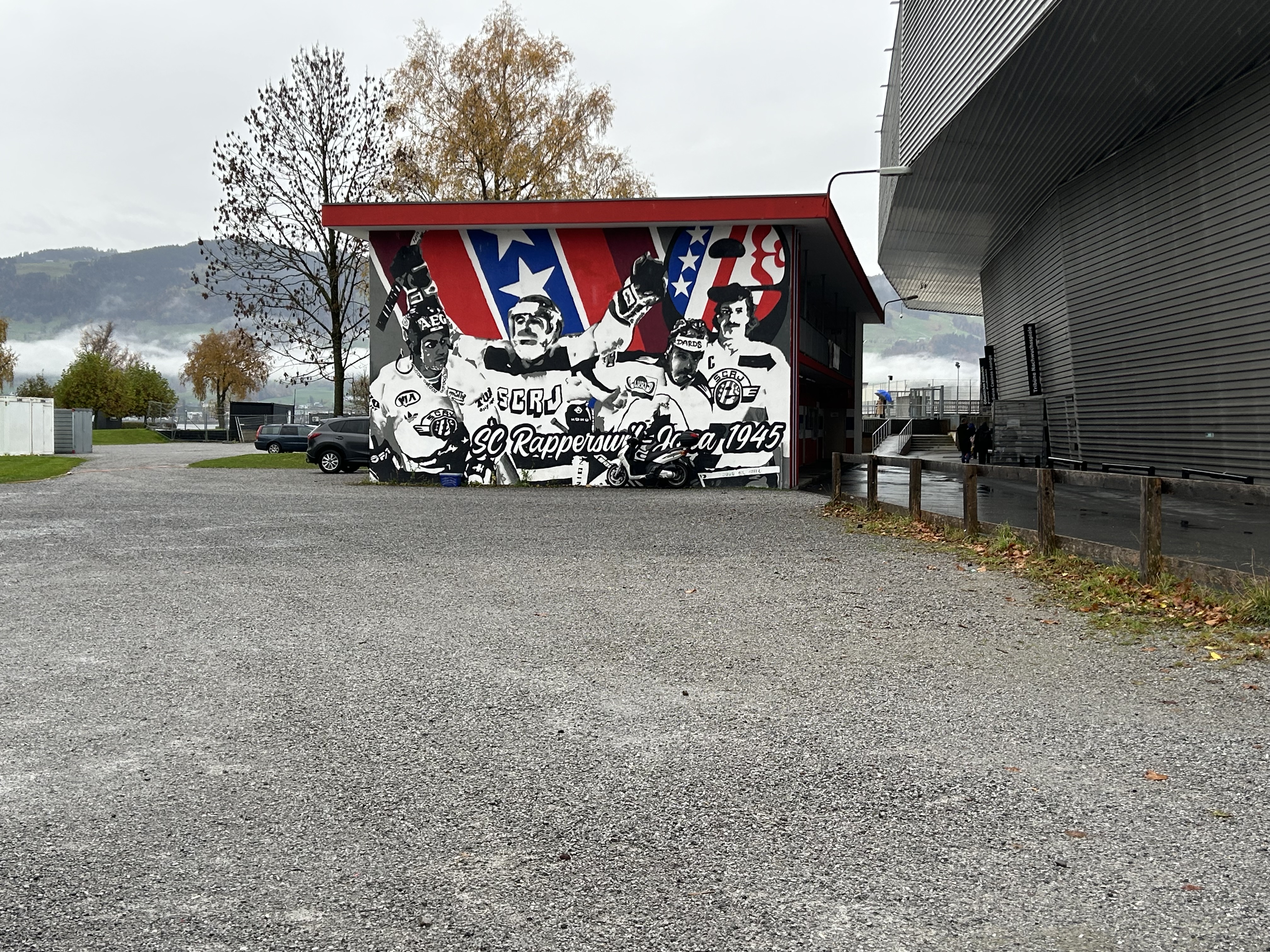 Cum am petrecut de ziua hocheiului elvețian pe gheața patinoarului din Rapperswil alături de 300 de copii: „Hop, Rappi!”