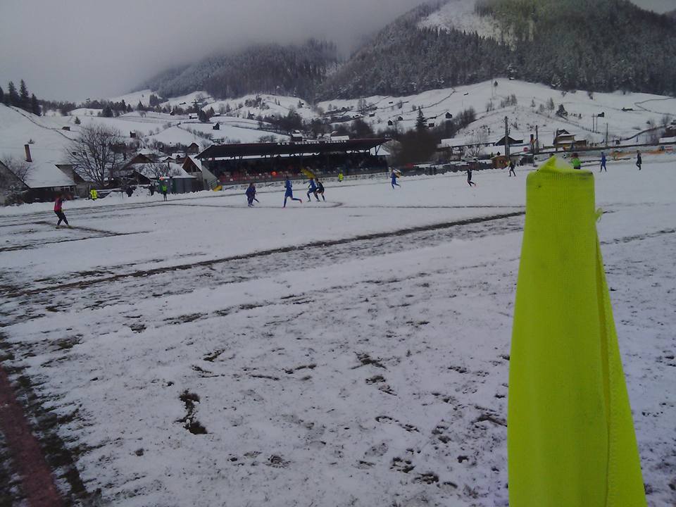 Liga 2. Mai moare o echipă din eșalonul secund? Primarul din Pojorâta, controlat de DNA! S-a jucat pe zăpadă în Suceava. FC Brașov a făcut iarăși scor, după 11-2 cu Metalul Reșița! LIVESCORE