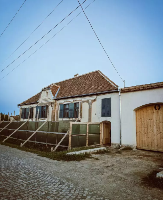 Casa de la Viscri a Danei Rogoz este aproape gata. Cum arată locuința actriței. „O să fie un vis. Ne-am ales o sobă superbă de fontă”