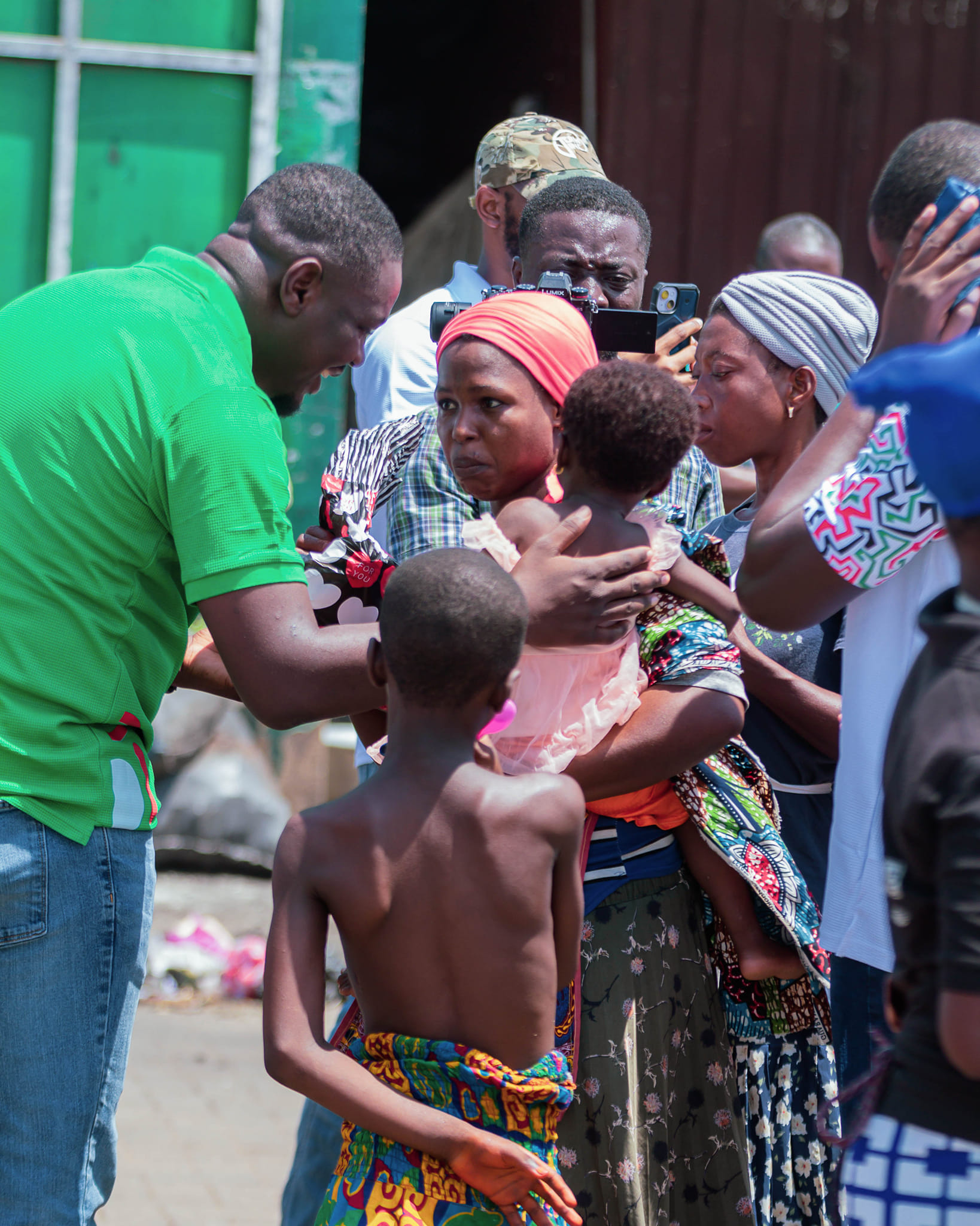 Alhaji Fawan Foundation spreads love and joy to kayayei sisters during Eid