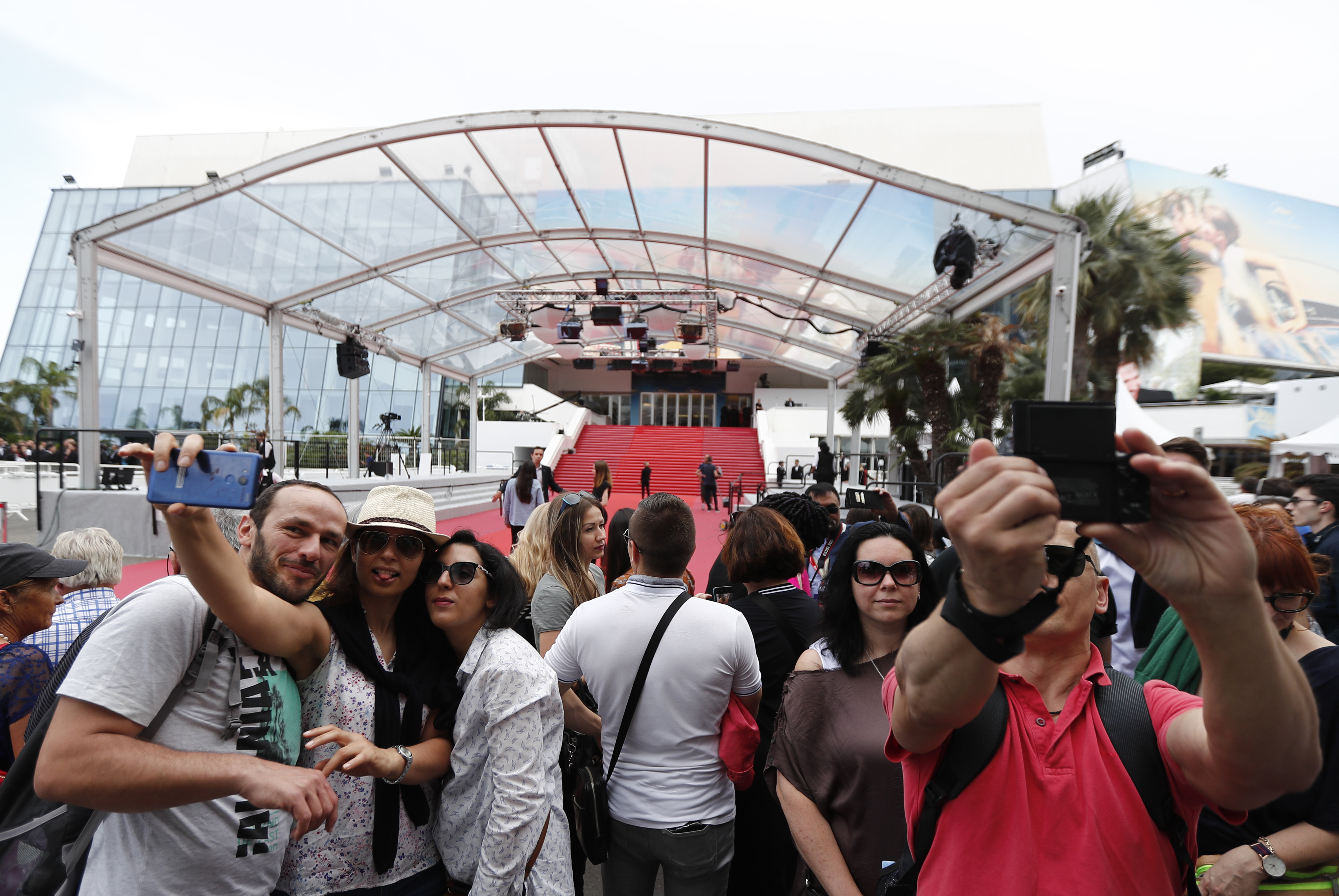 FOTO | Cum s-a văzut prima zi a Festivalului de Film de la Cannes 2018