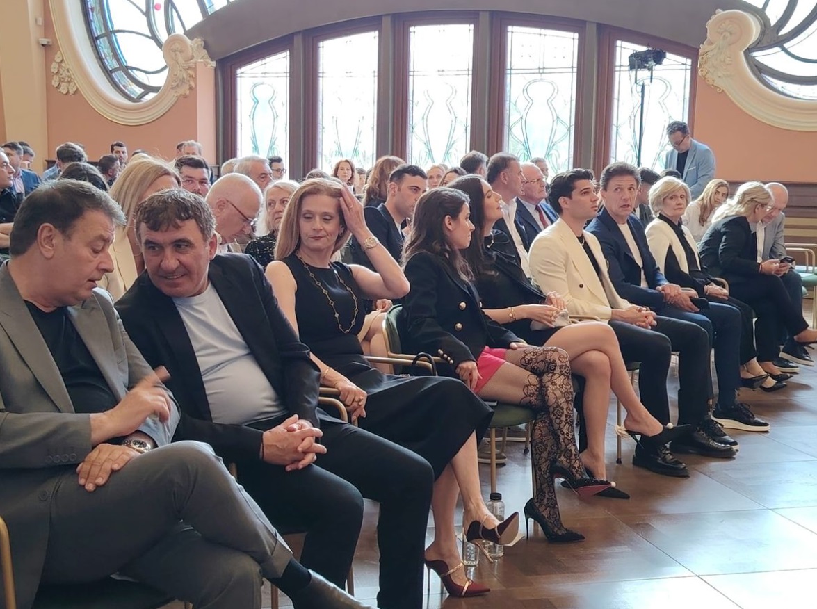 Apariția lui Ianis Hagi alături de soția însărcinată. Elena Tănase a atras privirile îmbrăcată într-o rochie scurtă asortată cu pantofi de 1.000 de euro