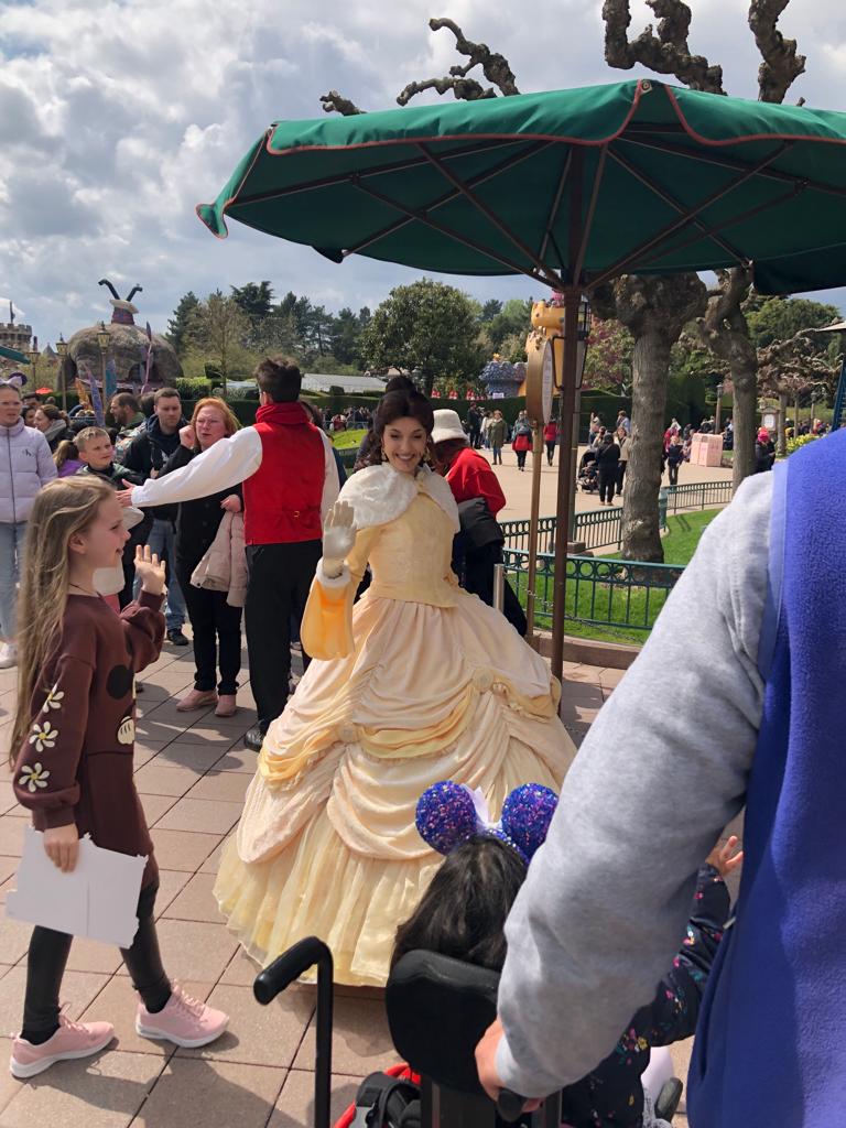Ponturi pentru o vacanță reușită la Disneyland, Paris. Cum să faci economie de timp și de bani