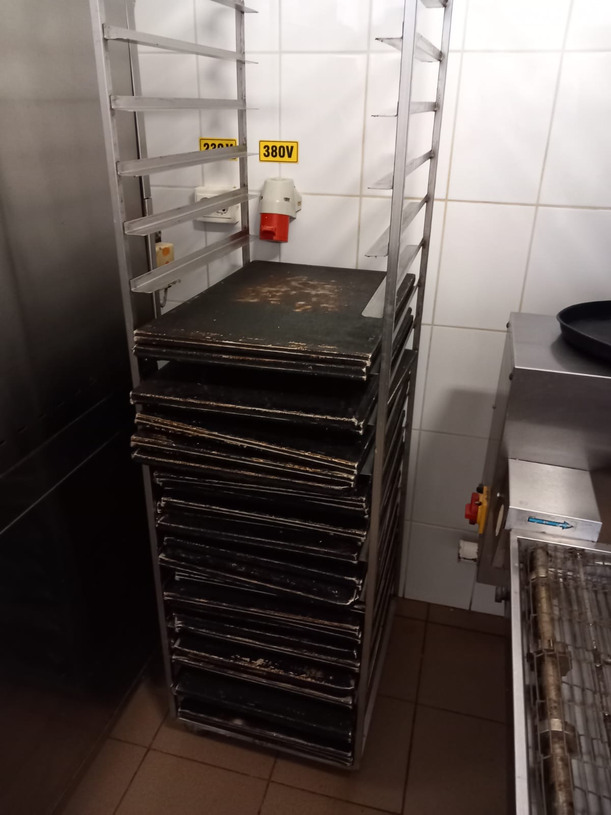 Amenzi de aproape 200.000 de lei date de ANPC, în urma controalelor din pieţele Gorjului şi Veteranilor