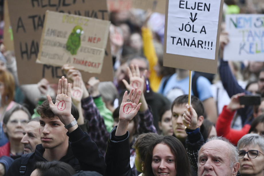 Protest masiv față de Guvernul de la Budapesta, cu mesaje anti-Viktor Orban, din cauza salariilor și a inflației