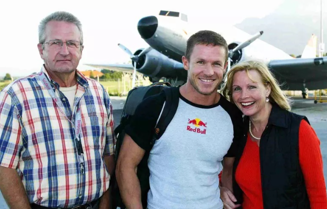 Imagini rare cu părinții lui Felix Baumgartner. Ce relație avea Mihaela Rădulescu cu familia regretatului parașutist austriac