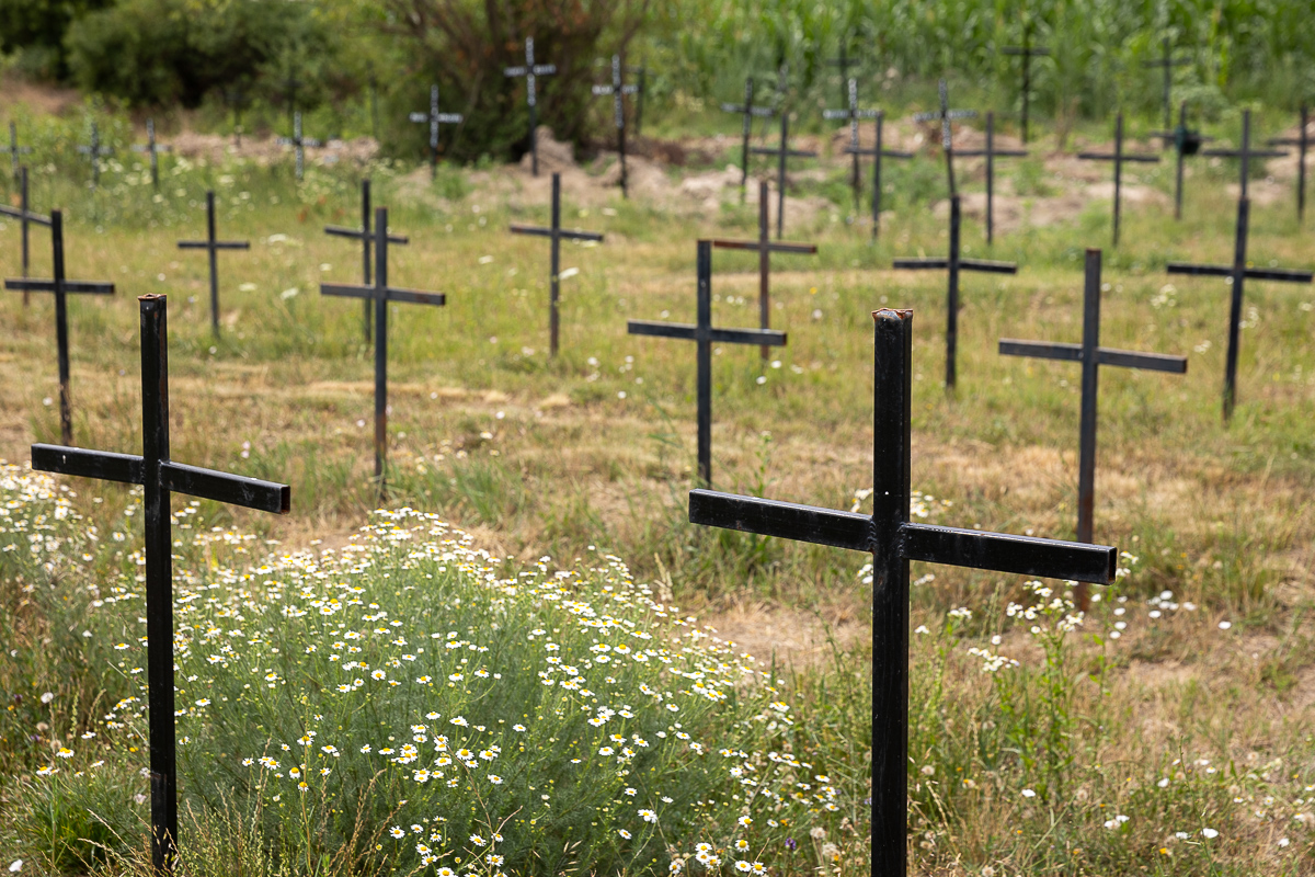 Cimitirul cu necunoscuți din Dumbrava. Viorel Pașca: „Toată lumea, indiferent de religie, are cruce la fel. Ca să nu se supere niciunul”