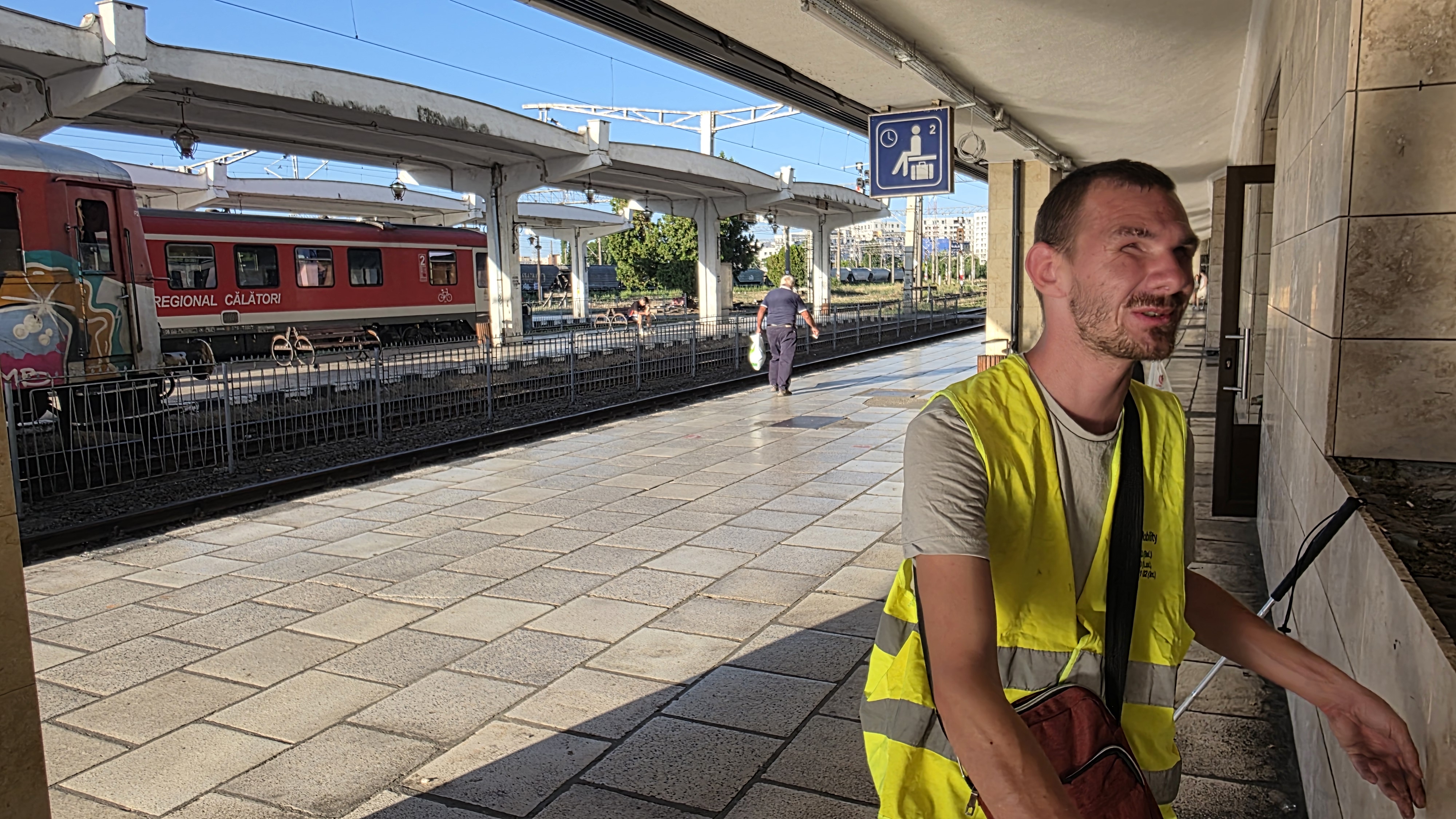 Sebastian Frenț, tânărul nevăzător care are canal de YouTube dedicat trenurilor: „Am cutreierat deja cei 8.000 de kilometri de cale ferată din România”