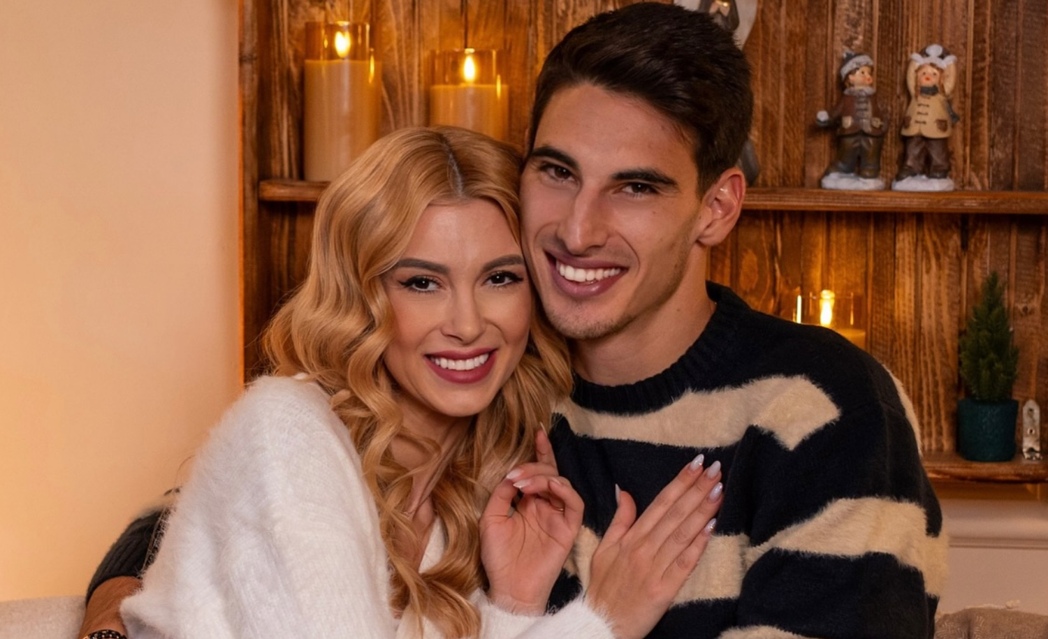 Imagini din casa părinților lui Victor Cornea, din Sibiu. Andreea Bălan a arătat toate medaliile, cupele și diplomele pe care logodnicul ei le are
