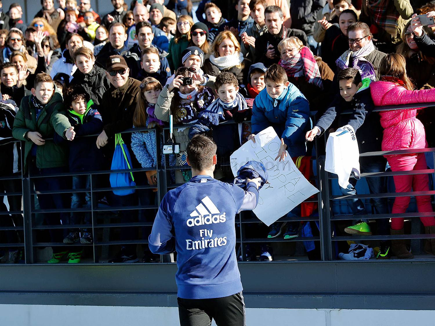 Peste 5.000 de fani au asistat la ultimul antrenament cu public efectuat de Real Madrid în anul 2016 / GALERIE FOTO