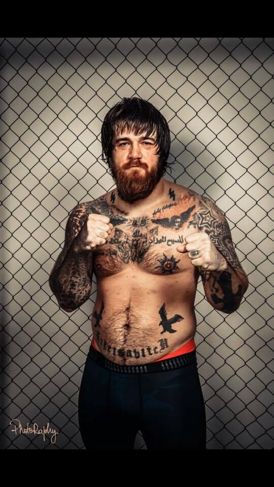 Tolea Ciumac intră în cușcă, în gala “RXF prezintă Superkombat în cușcă”. Moldoveanul a devenit celebru după ce l-a băgat în tomberon pe Dan Diaconescu