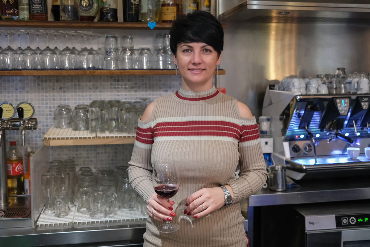 Povestea tinerei care a plecat în Italia la 15 ani din Gherţa Mare şi a ajuns antreprenoare, cu patru localuri şi o firmă de construcţii. „Mă simt liberă, am învățat că poți să începi oricând de la zero”