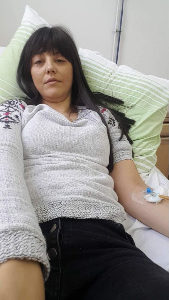 Apel umanitar pentru o polițistă bolnavă de cancer! Femeia are un băiețel de 4 ani