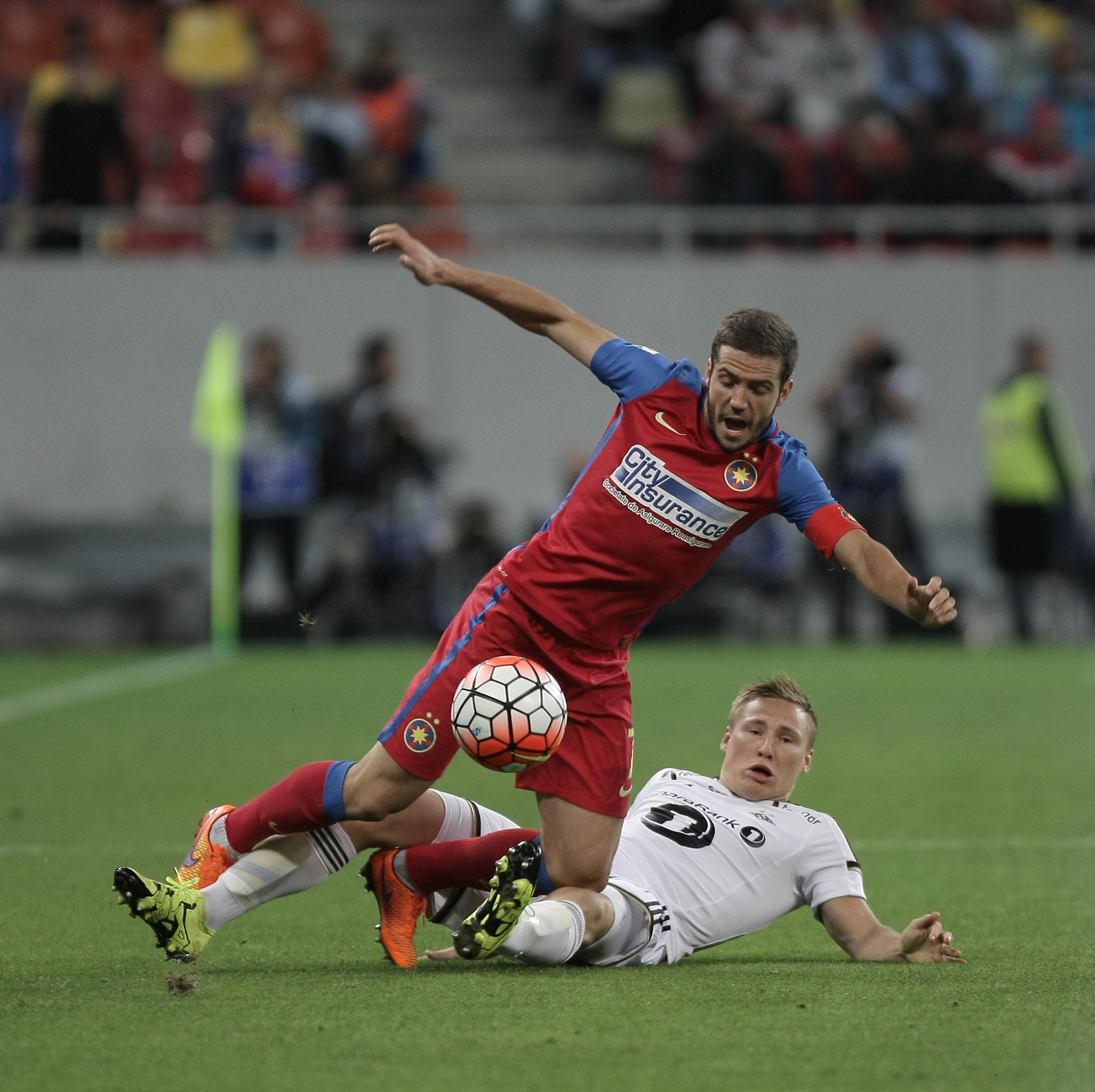 STEAUA - ROSENBORG 0-3. Liga Europa, play-off, manșa tur. Lecție de eficacitate cu o Steaua CĂZĂTOARE: Mikkelsen, Helland și Jensen au marcat, în timp ce Papp, Muniru, Tade și Chipciu, care a lovit bara, au irosit ocazii mari și foarte mari. Fanii i-au cerut demisia lui Mirel Rădoi! VIDEO