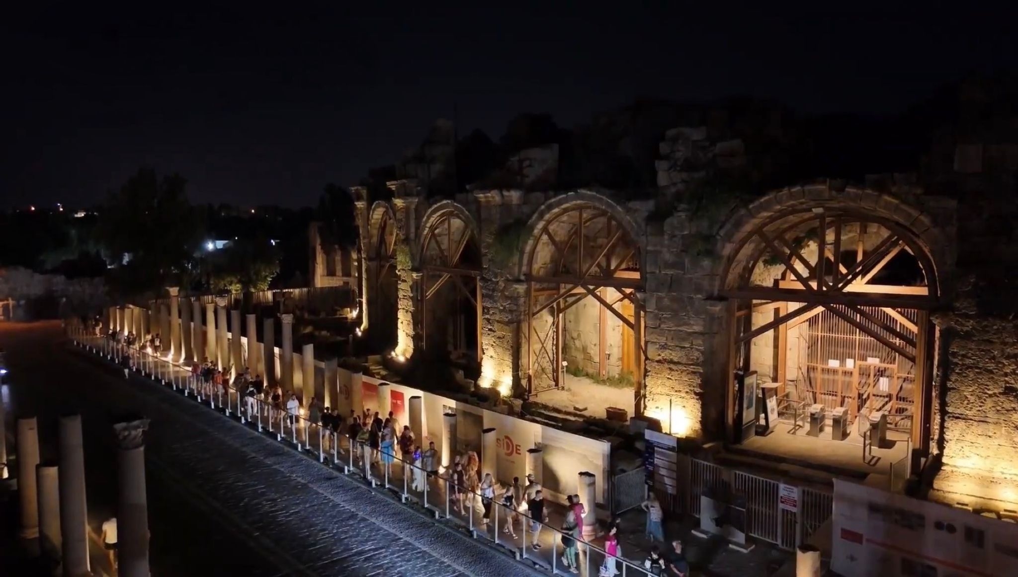 Ce se întâmplă noaptea în Turcia în perioada iunie - octombrie. Turiștii, atrași ca un magnet de un proiect inedit