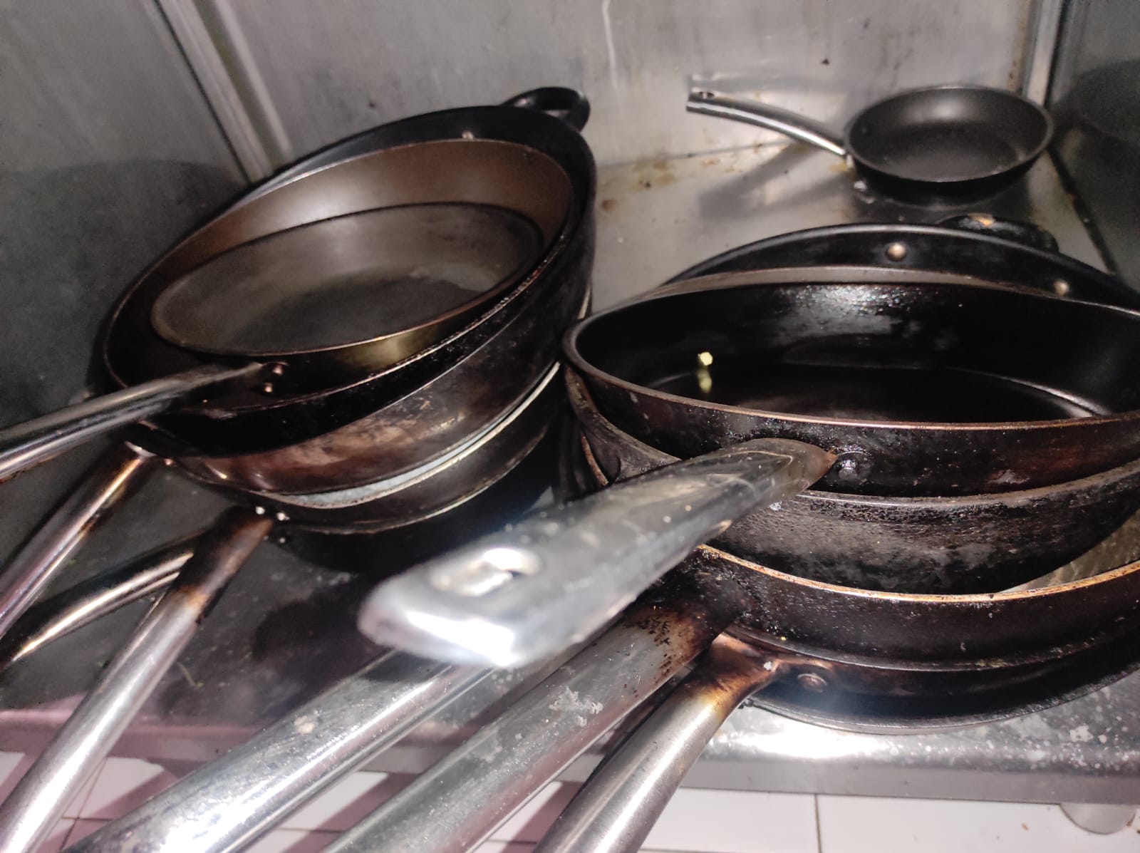 Un restaurant din Costineşti, închis temporar și amendat cu 20.000 de lei de ANPC. Ce nereguli au fost găsite