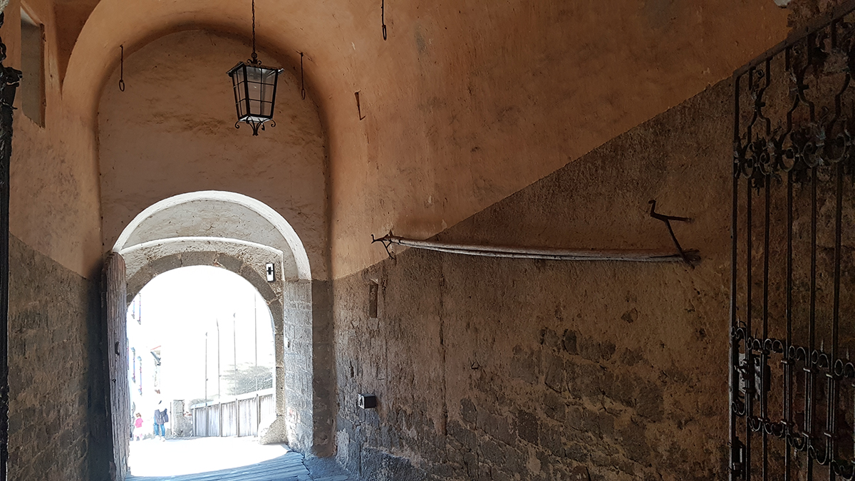 REPORTAJ ÎN AUSTRIA. Poliția păzește castelul prințului din Riegersburg, pentru că „le-am ucis ursul și s-au supărat foarte tare”