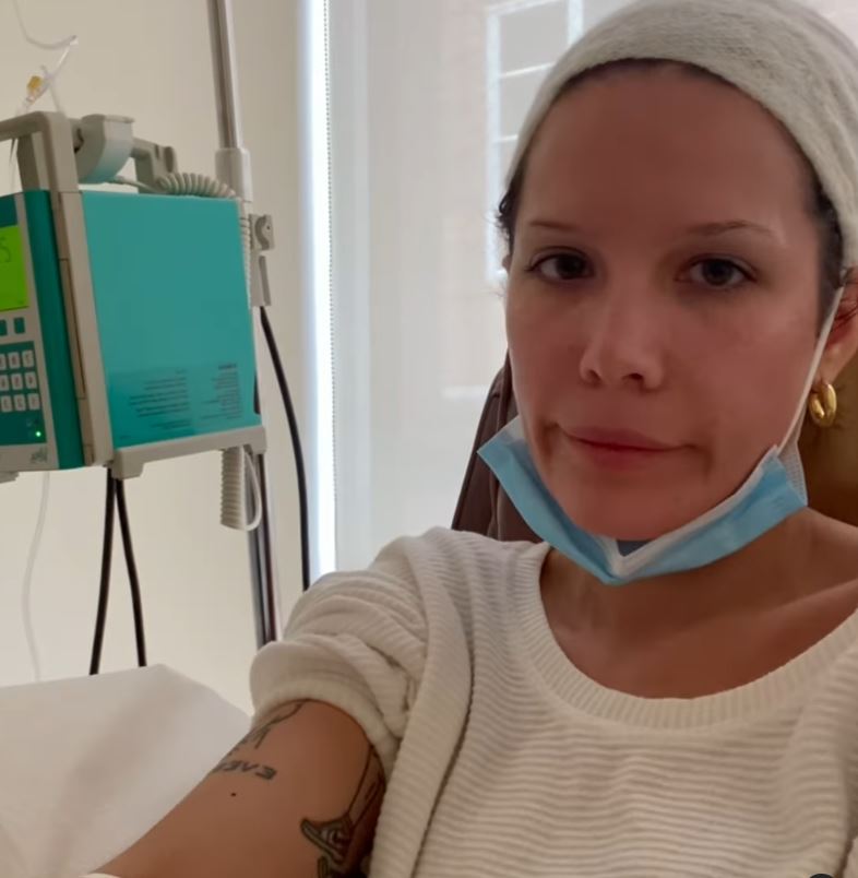 Halsey, diagnosticată cu două boli grave: „Sunt norocoasă că sunt în viață”. Artista s-a filmat în timpul tratamentului