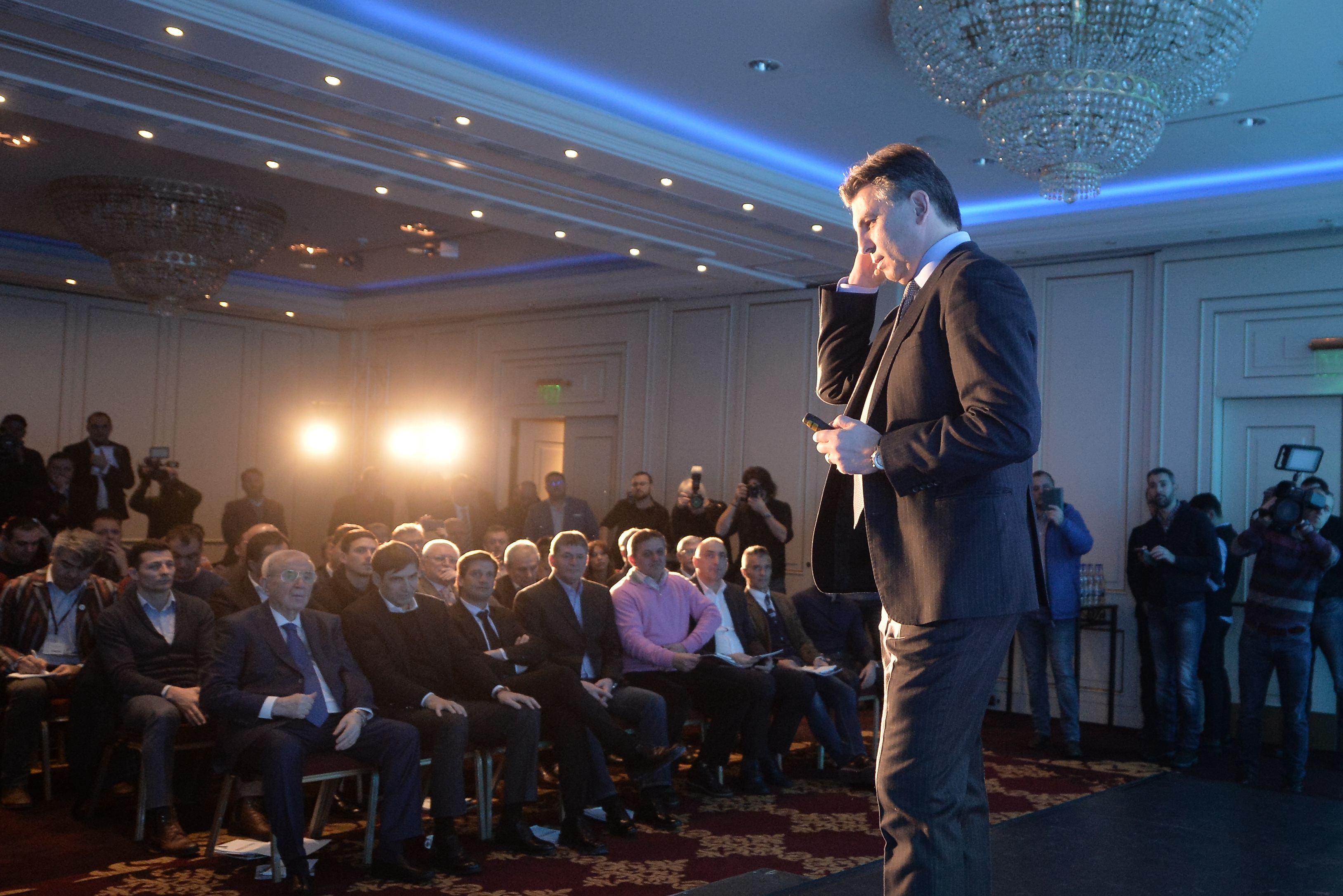 Conferința de lansare a candidaturii lui Ionuț Lupescu la șefia FRF: ”Dacă Gică Popescu era președinte, nu candidam!”. Mesaje de la Mircea Lucescu și de la Sir Alex Ferguson: ”Meriți să câștigi!” | LIVETEXT
