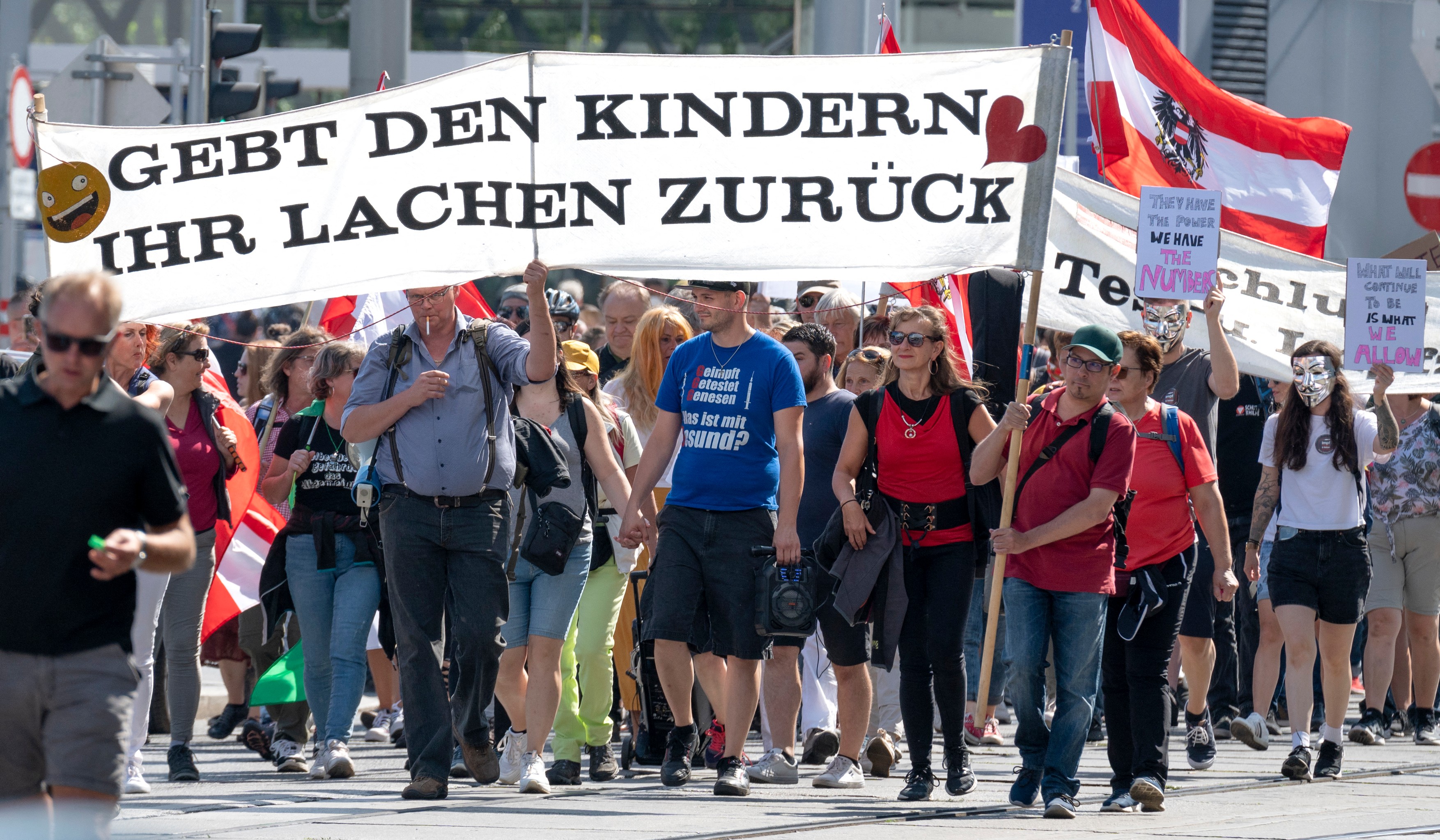 Noi proteste cu zeci de mii de participanți în Franţa, Austria şi Turcia împotriva pașaportului sanitar
