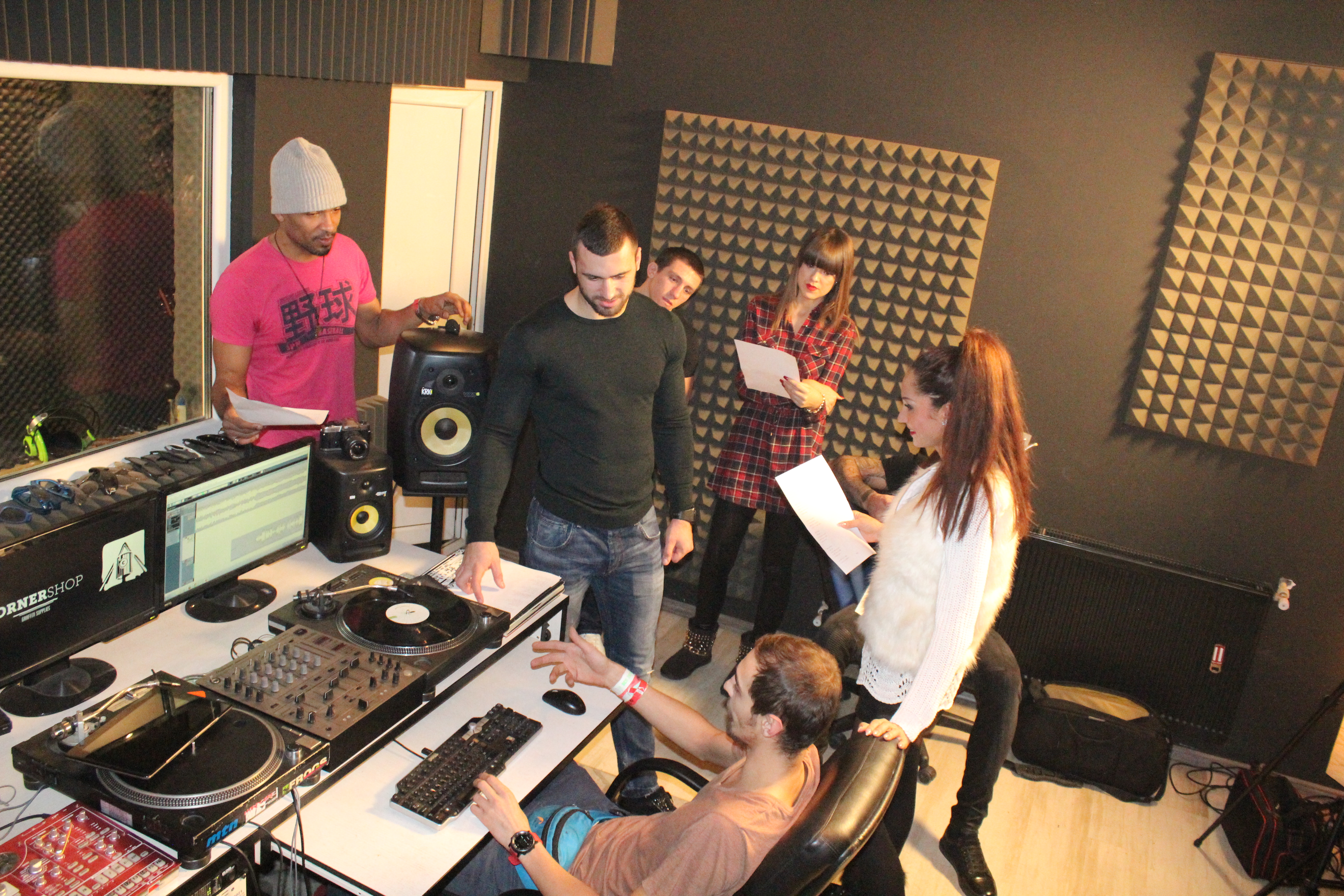 EXCLUSIV / Primiți cu colindul? Luptătorii Superkombat au intrat în studio! GALERIE FOTO&VIDEO