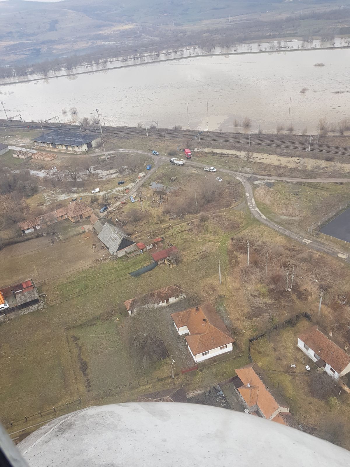 UPDATE/Ministrul de Interne a ajuns în zonele inundate din Covasna şi Braşov. Carmen Dan: "Se poate ajunge la evacuarea forțată a oamenilor” (FOTO&VIDEO)
