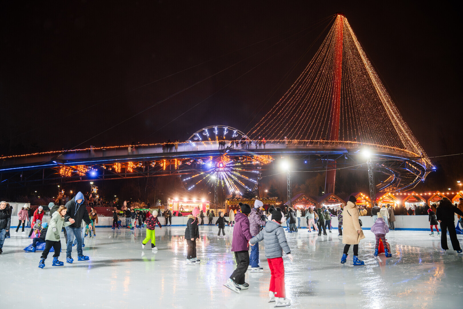 Târgul de Crăciun București 2025, Drumul Taberei. 60 de căsuțe cu bunătăți, dar și o terasă încălzită la West Side Christmas Market