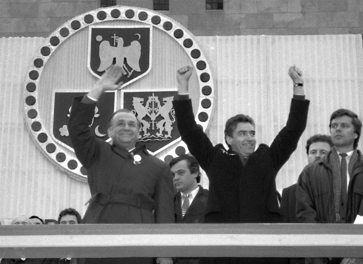 „Ambuscada” de la 1 decembrie 1990. Cum a fost deturnată prima sărbătoare de Ziua Națională postrevoluționară pentru umilirea lui Corneliu Coposu