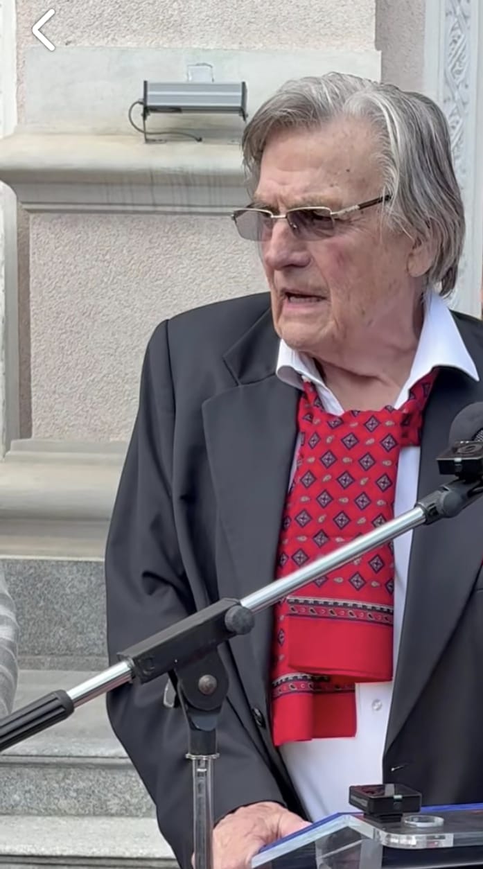 Cum a apărut Florin Piersic la 90 de ani, la Piatra Fest 2026. Imaginile cu marele actor au emoționat publicul