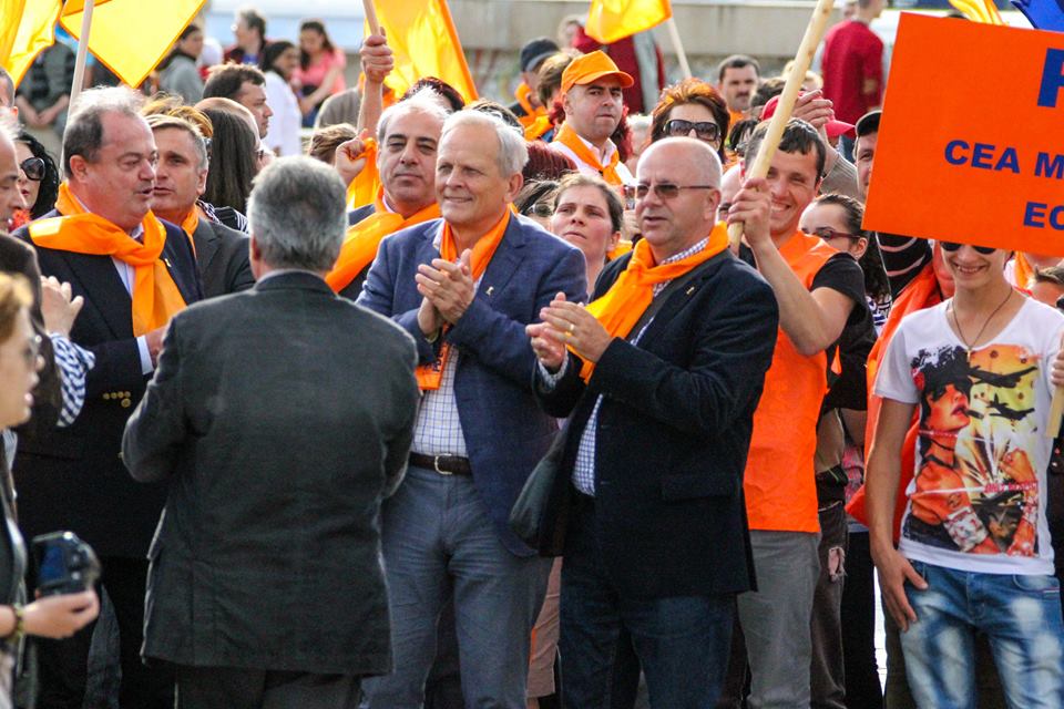 Atunci și acum / Theodor Stolojan, economistul care a ajuns premier după Mineriadă; S-a retras din cursa pentru Cotroceni, după momentul: ”Dragă Stolo”