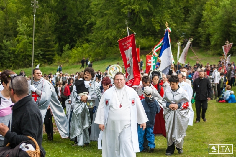 Zeci de mii de credincioși au venit la Şumuleu-Ciuc pentru procesiunea de Rusaliile Catolice