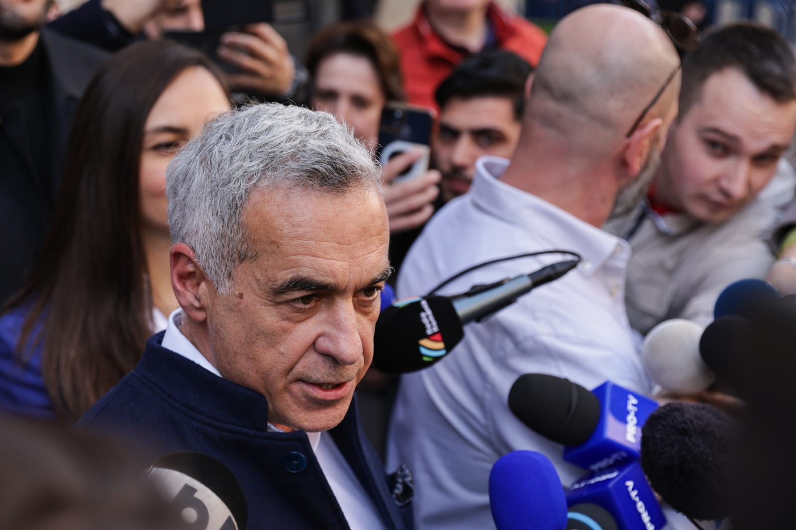 Călin Georgescu și-a depus candidatura la președinție la BEC: „A doua oară nu voi mai fi interzis, pentru că vor fi judecați de toate instanțele” | VIDEO