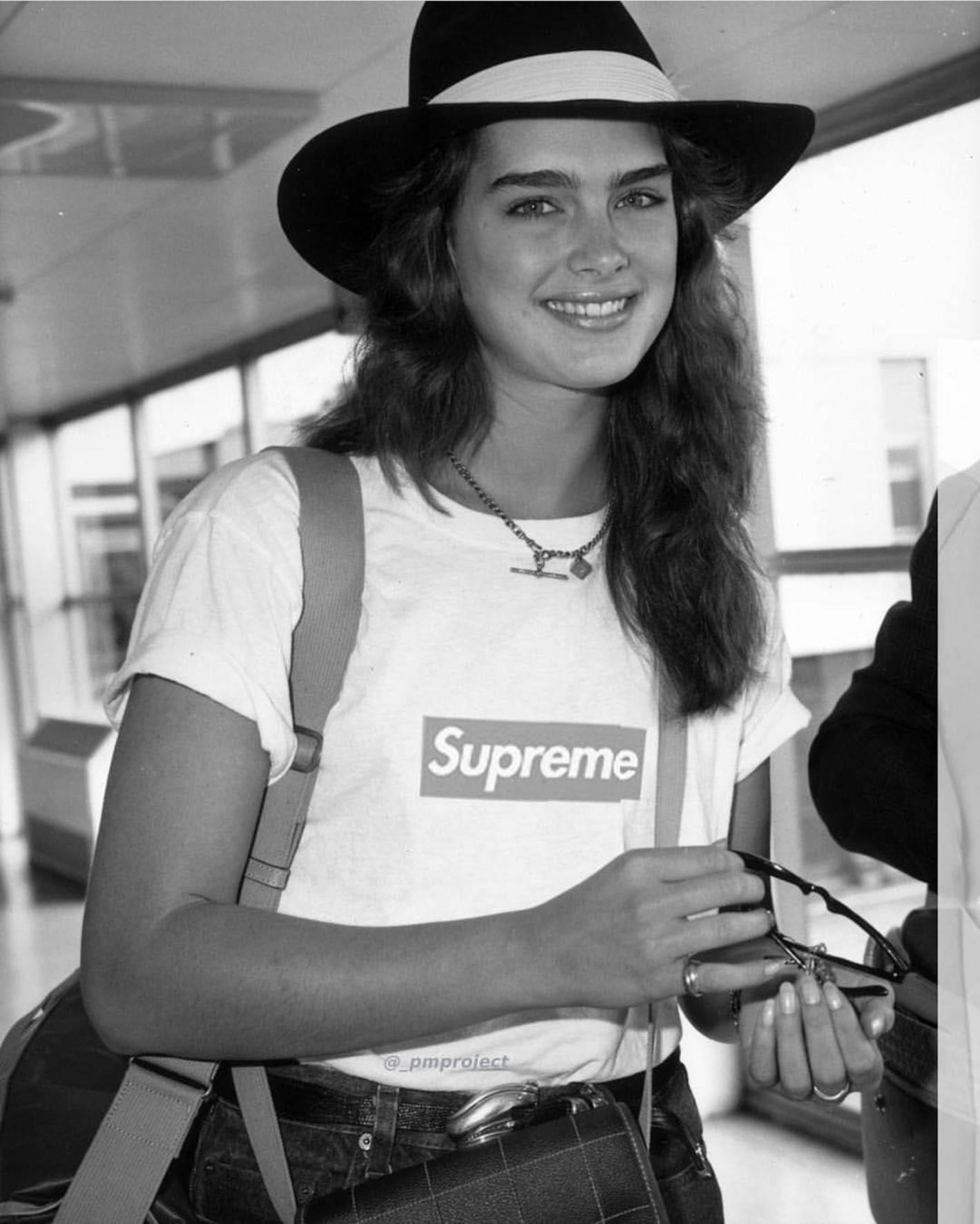 Actrița Brooke Shields a dezvăluit cine este vedeta cu care și-a pierdut virginitatea: „După ce s-a terminat, am fugit goală pe coridor, iar el a alergat după mine”