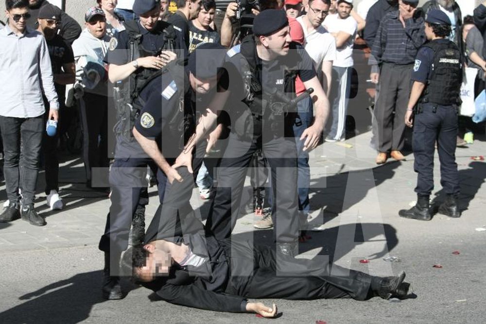 Fane Spoitoru a fost condus pe ultimul drum ca un rege. Înmormântare cu incidente. Un bărbat a fost scos cu forța din cimitir și pus la pământ / GALERIE FOTO + VIDEO