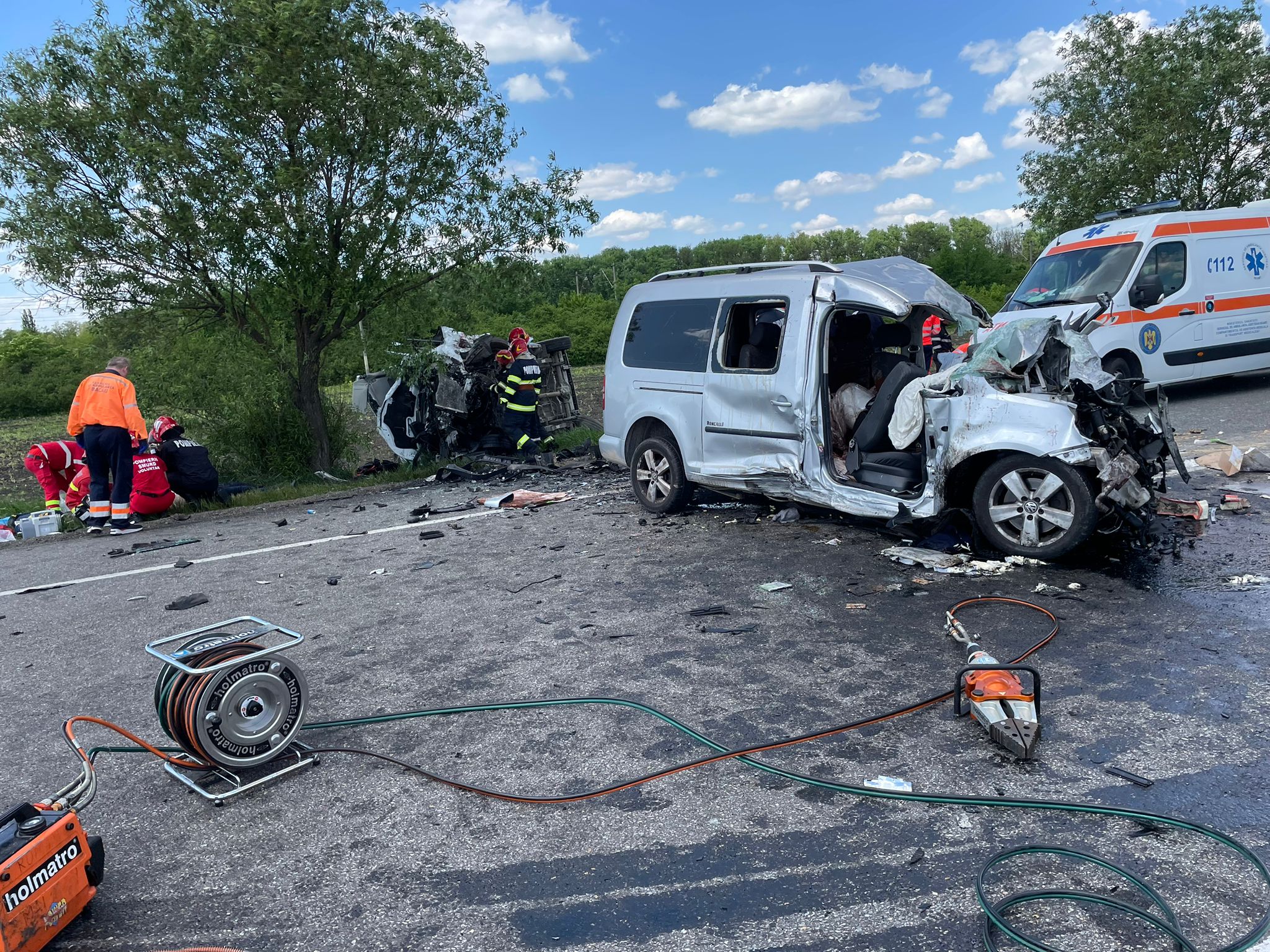 Accident cu trei morți și trei răniți, în localitatea Secuieni din Neamț. A fost activat planul roșu de intervenție