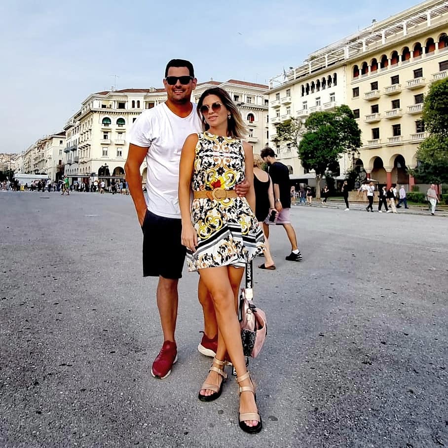 Cum arată Ellie White în costum de baie la 38 de ani. Artista se află cu familia în vacanță în Grecia