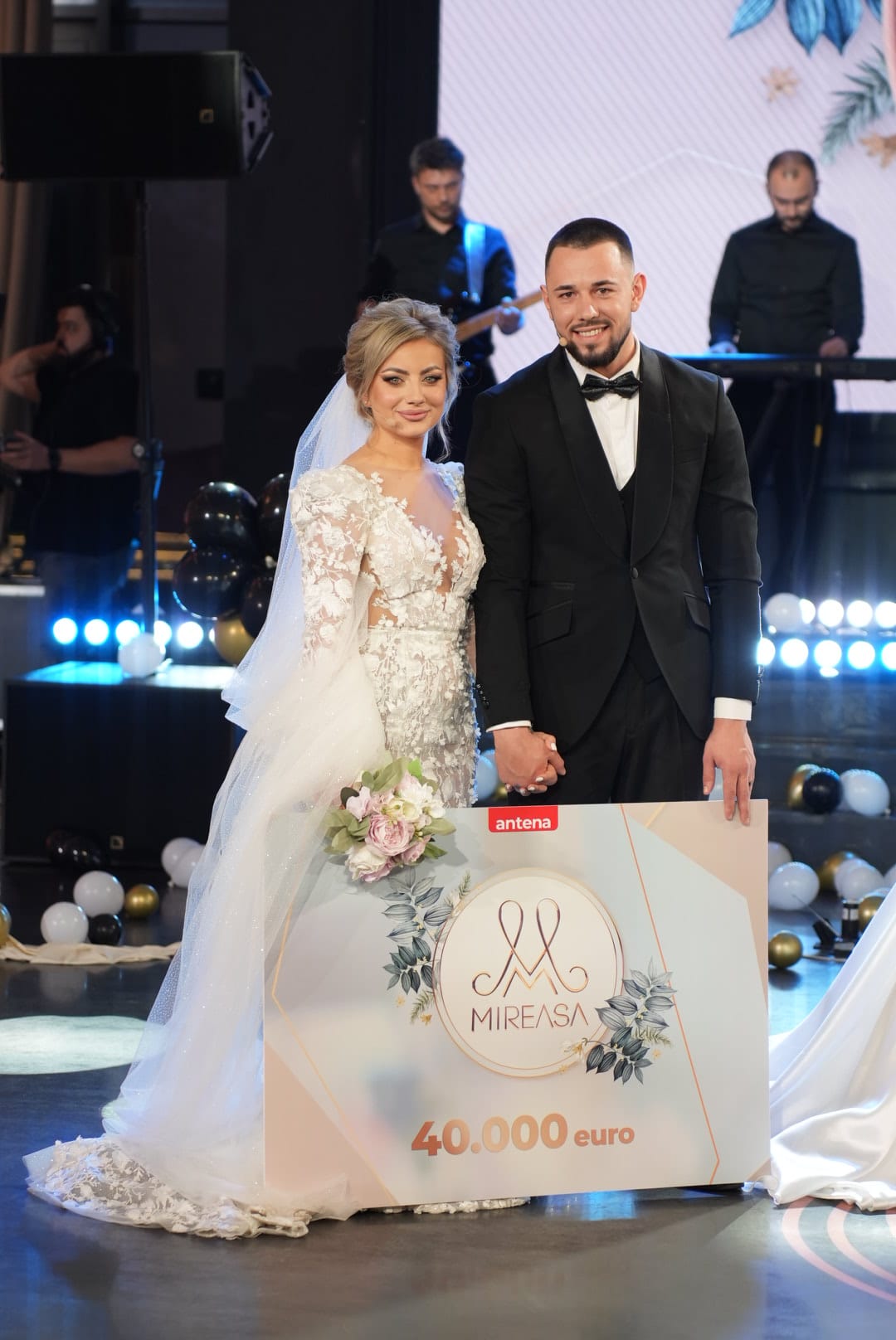 Laura şi Mihai au câștigat cel de-al zecelea sezon „Mireasa” şi premiul în valoare de 40.000 de euro