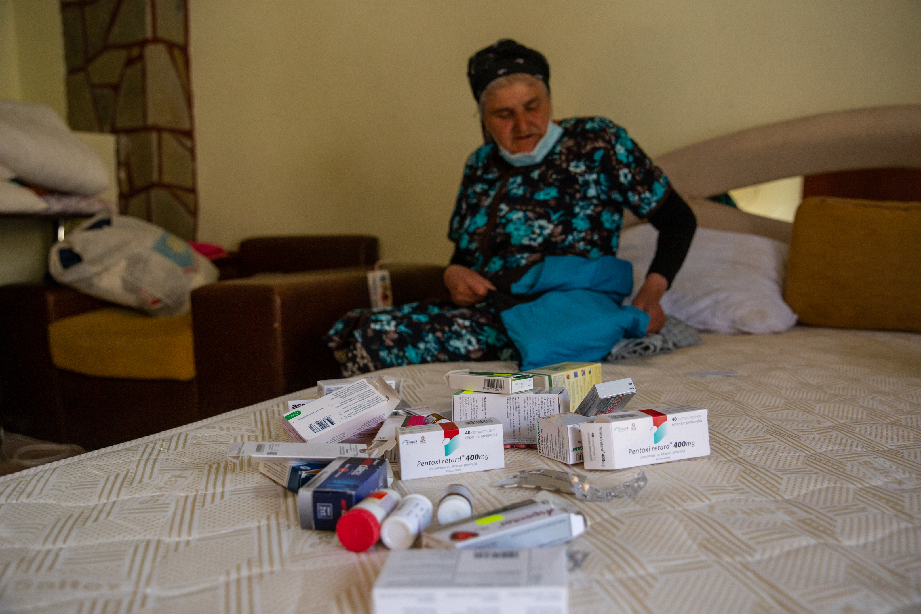 Săptămâna Patimilor și recunoștința oamenilor rămași fără case la Azuga: Îi mulțumesc Domnului că i-a lăsat în viață și domnului Vlad că i-a primit în pensiunea lui