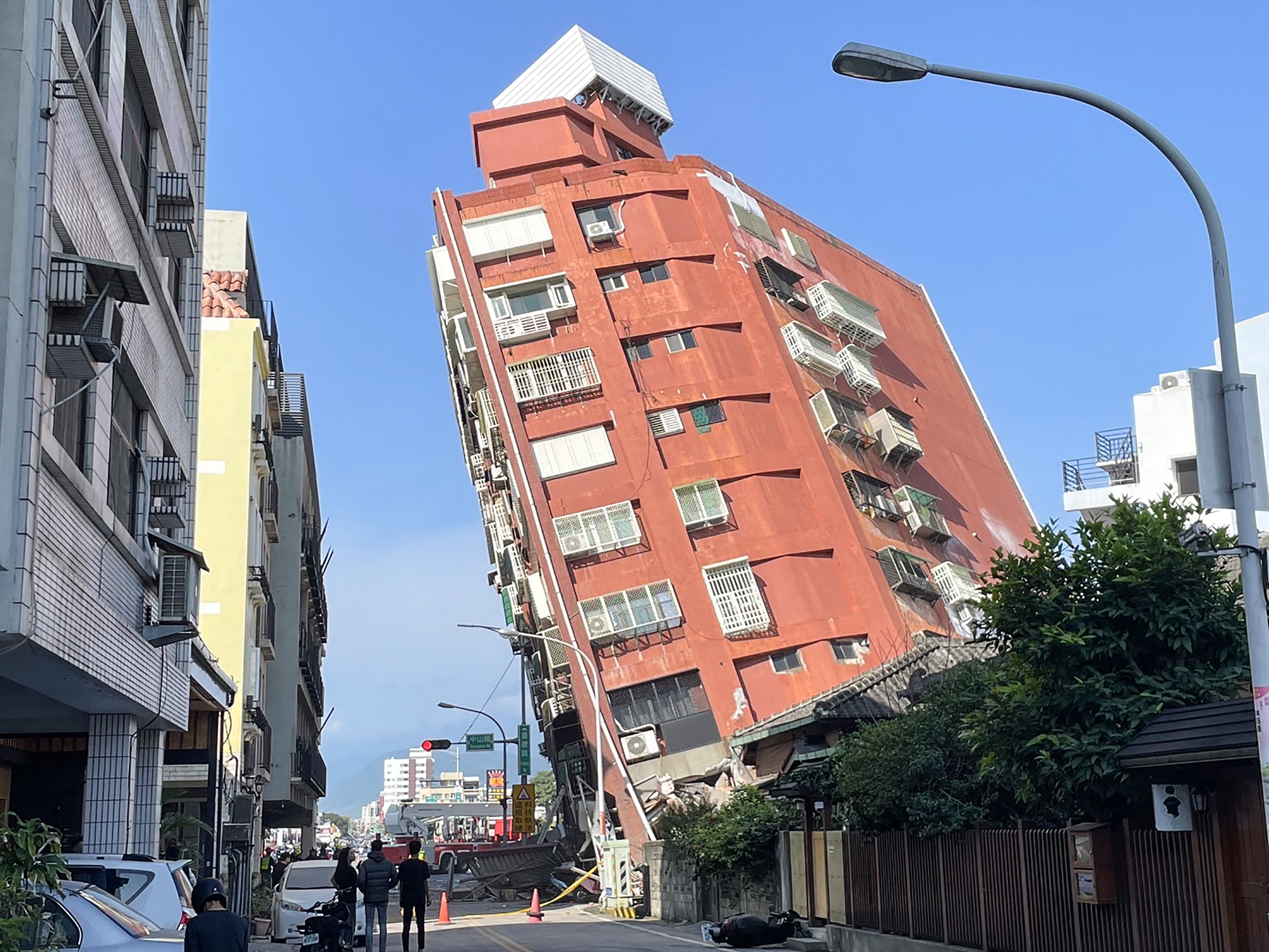 LIVETEXT. Cutremur de peste 7 grade în Taiwan, cel mai puternic din ultimii 25 de ani. Cel puțin nouă morți și peste 900 de răniți. Bilanțul seismului